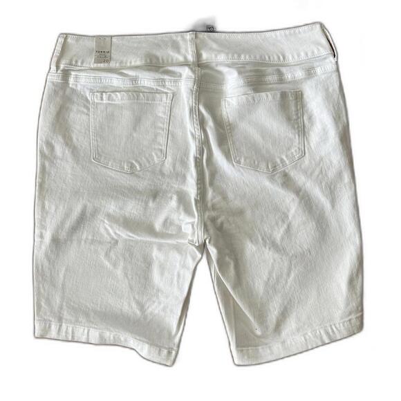 Torrid 11 Inch White Bermuda Shorts - Picture 4 of 5